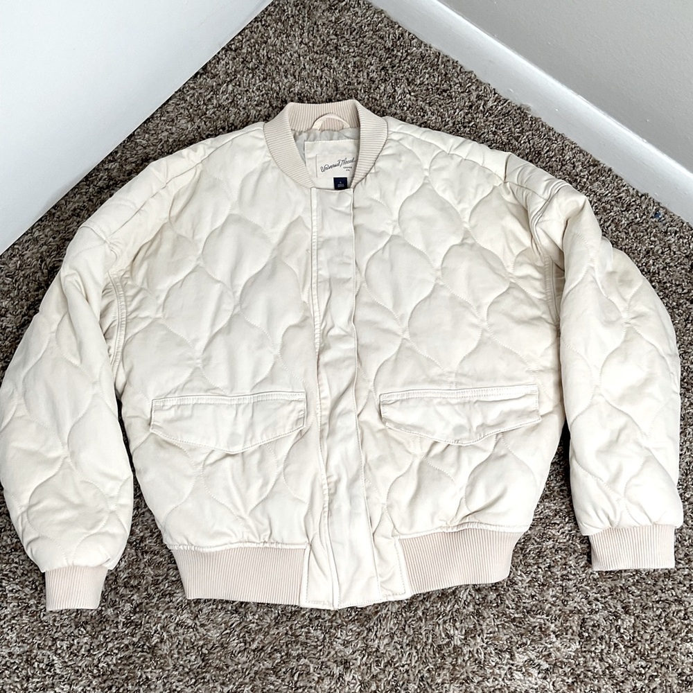 Universal Thread Quilted Off-White Bomber Jacket, size Small, EUC
